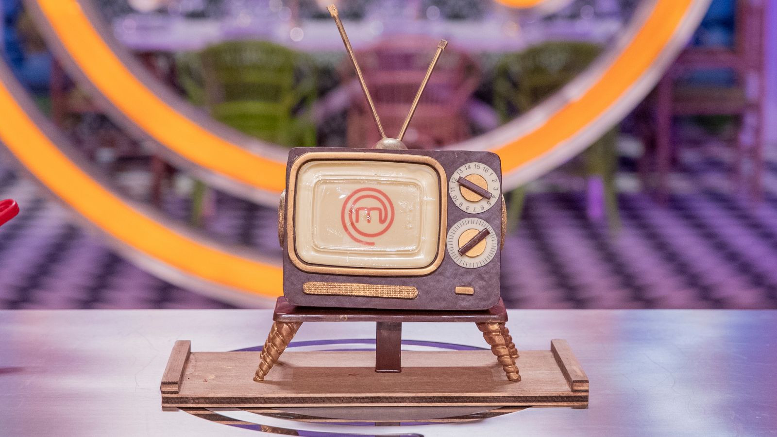 El homenaje de David Pallás a MasterChef: una espectacular televisión de chocolate