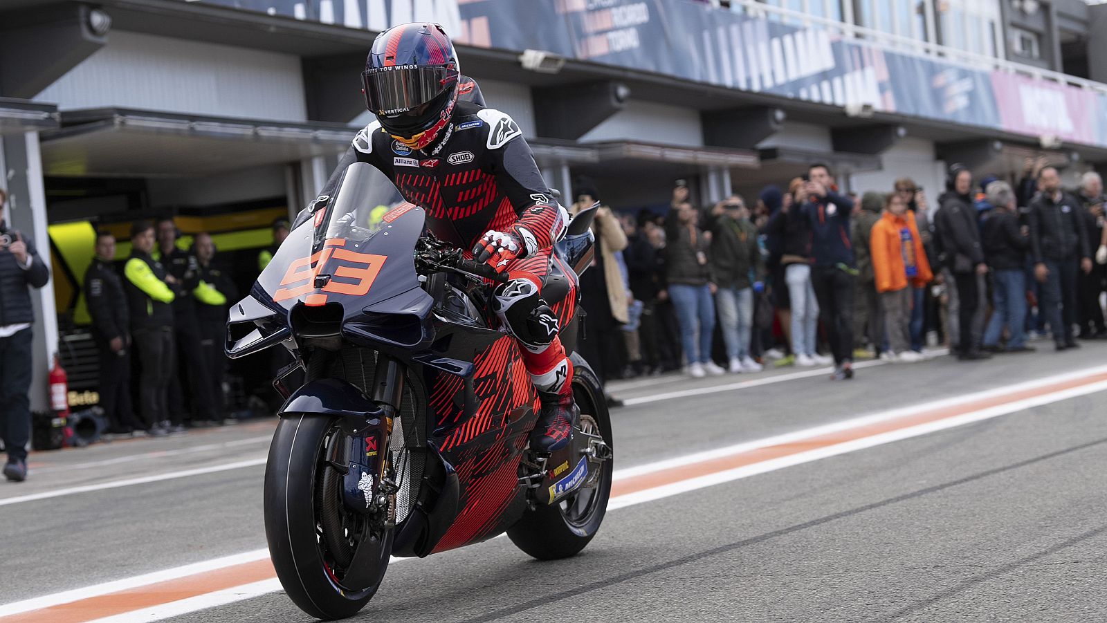 Marc Márquez estrena nueva moto y ya asombra con la Ducati