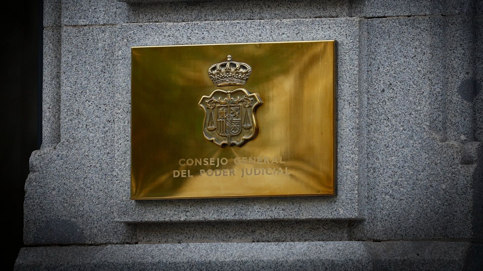 Una placa de la fachada del CGPJ