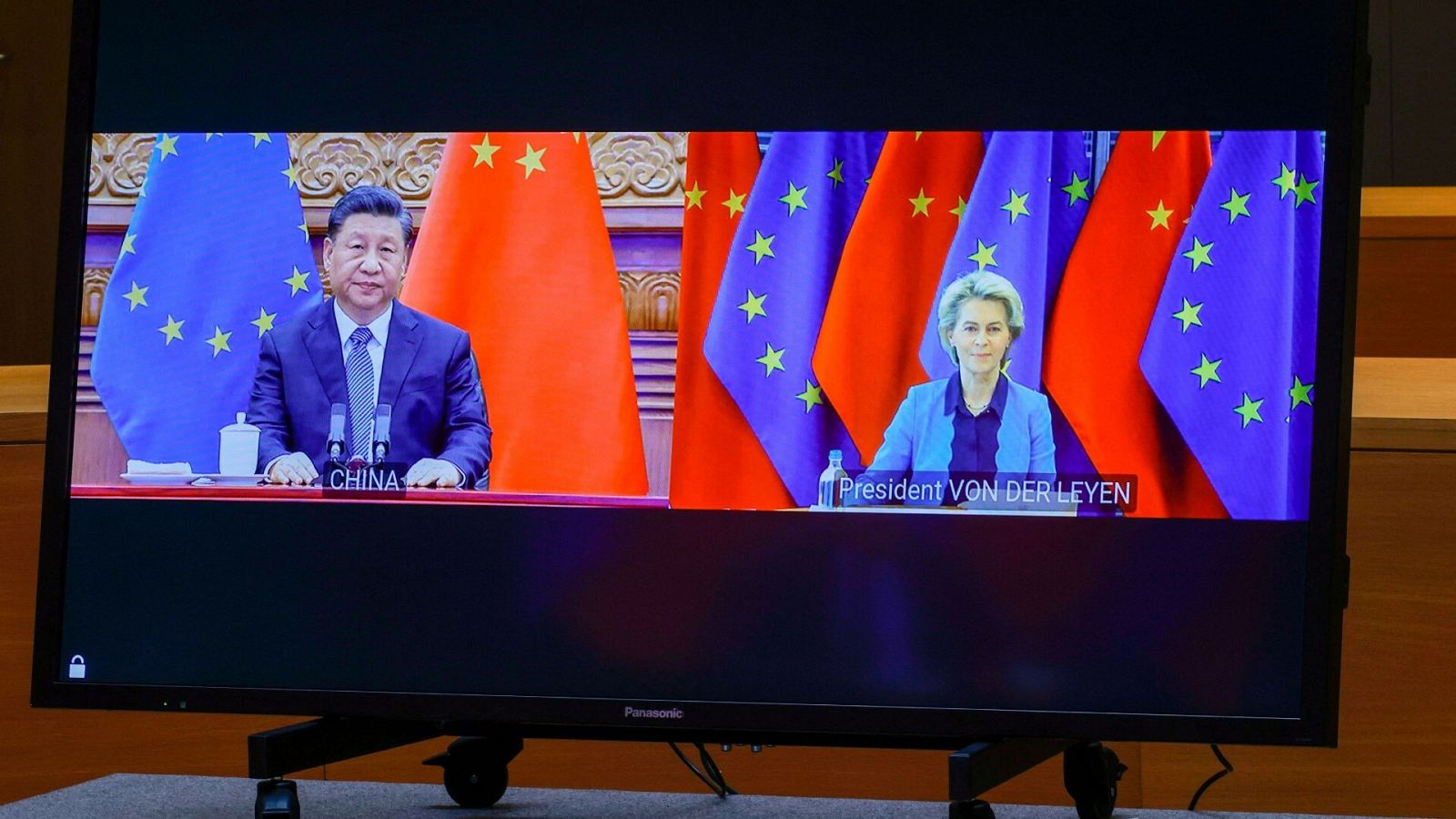 El presidente de China, Xi Jinping, con Ursula von der Leyen en una cumbre telemática en 2022