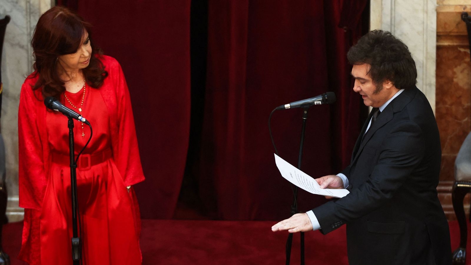 Javier Milei jura como presidente de Argentina junto a Cristina Fernandez de Kirchner