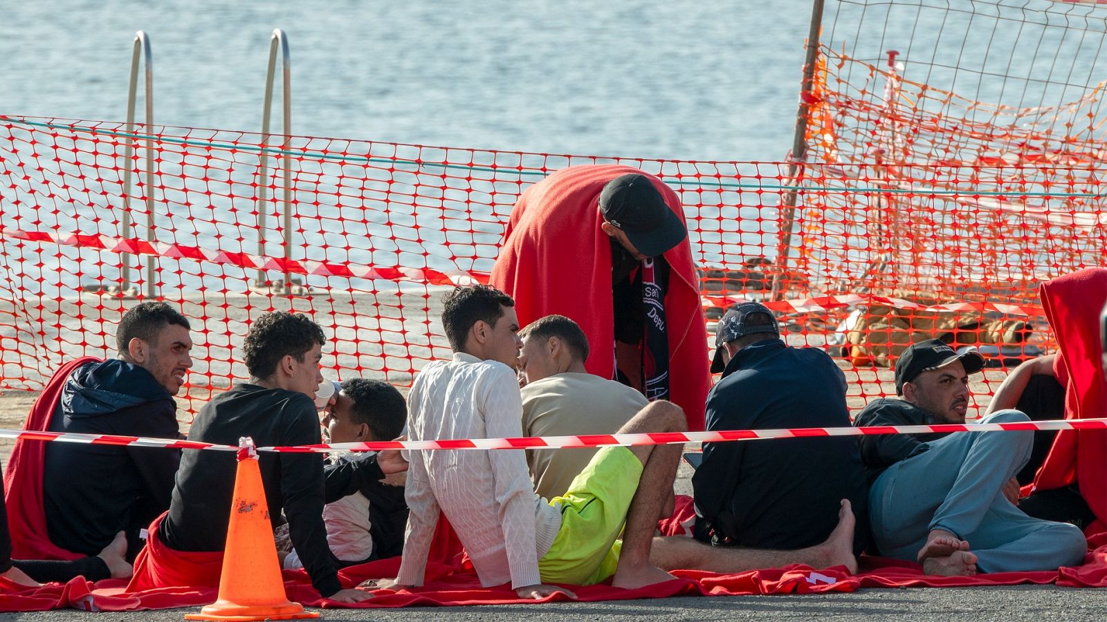 Mueren 61 migrantes en un naufragio frente a _Libia