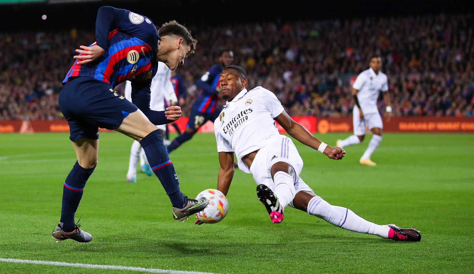 Un remate de Gavi golpea en el brazo de Alaba en el Barcelona - Real Madrid de la pasada Copa del Rey