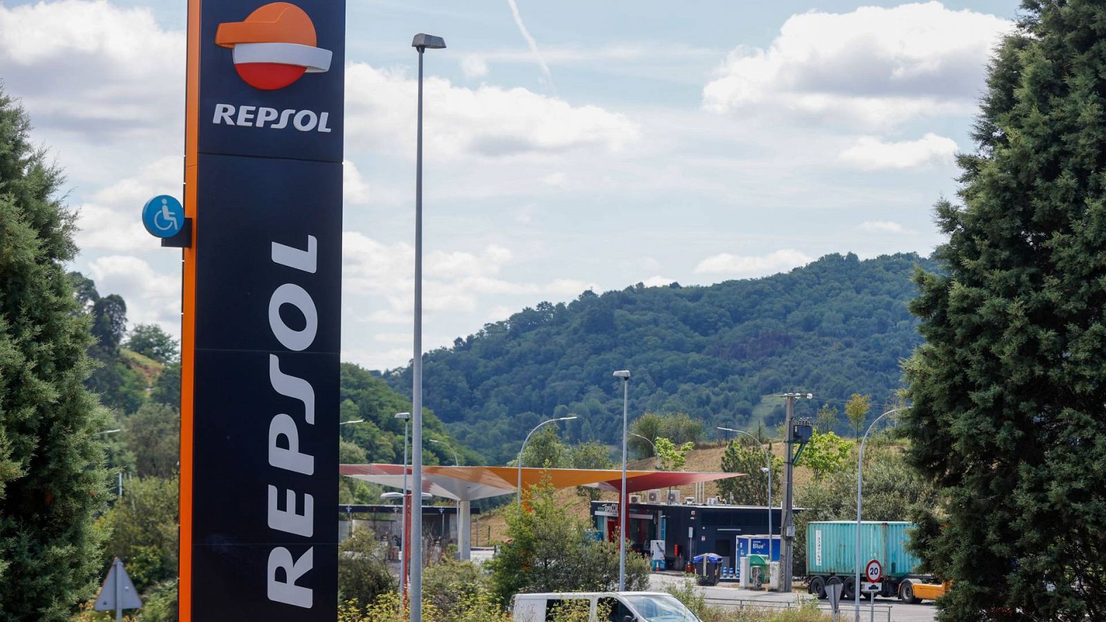 La CNMC investiga a la gasolinera Repsol: una gasolinera en Bilbao en una imagen de archivo