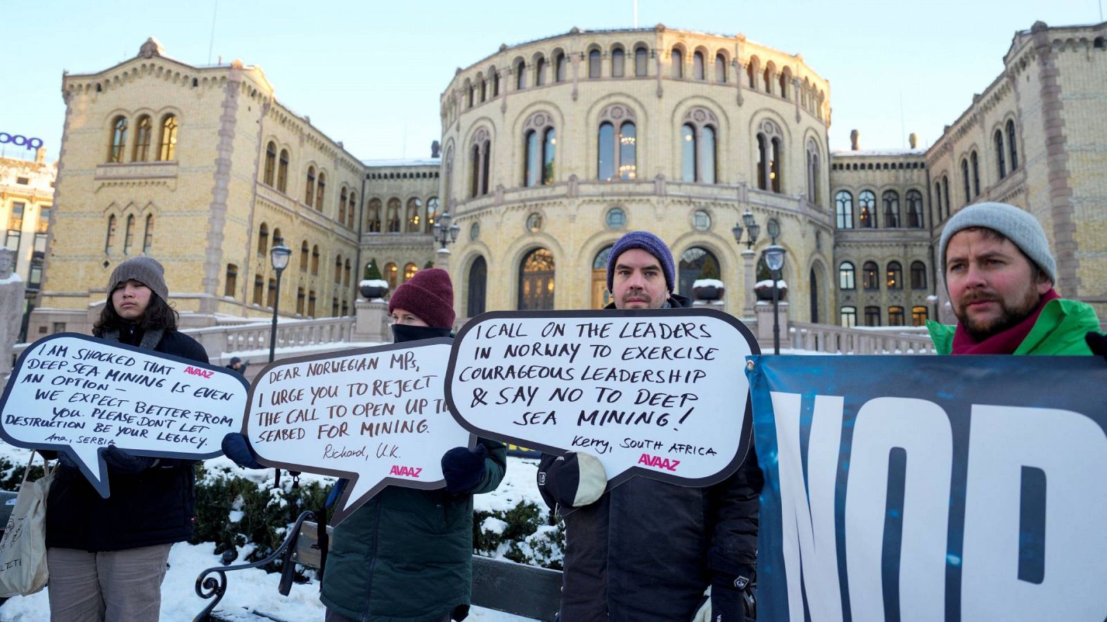 Varias personas protestan en Oslo, Noruega