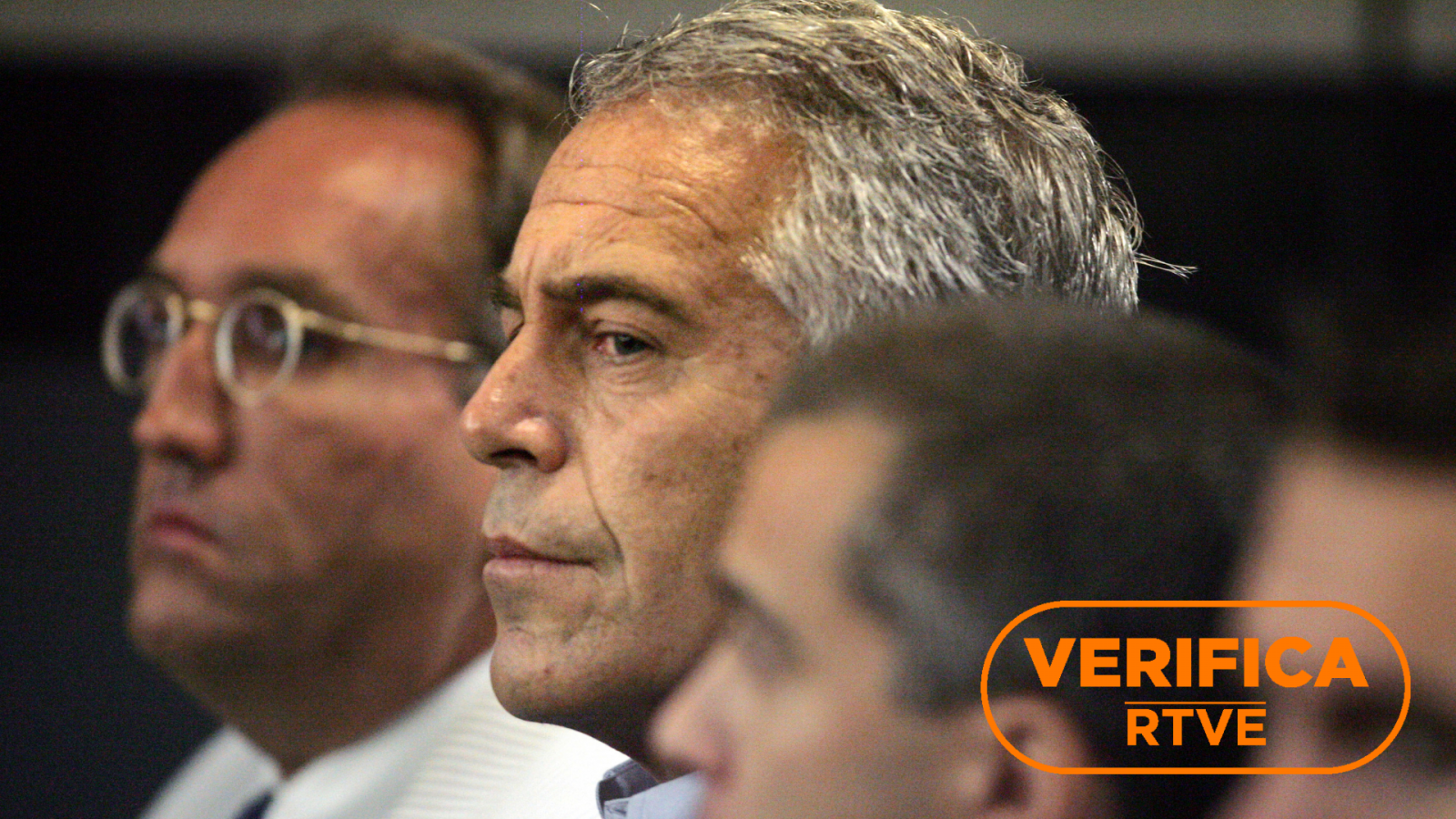 Caso Epstein: Jeffrey Epstein comparece ante el tribunal el 30 de julio de 2008 en Florida, con el sello de VerificaRTVE en naranja