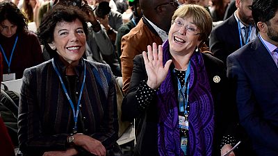 La alta comisionada de las Naciones Unidas para los Derechos Humanos, Michelle Bachelet (d), y la ministra de Educación en funciones, Isabel Celaá (i).