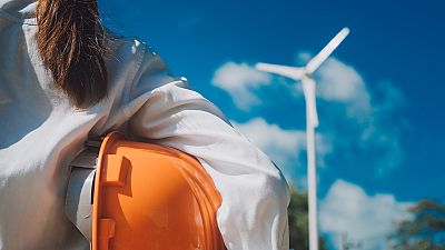 Las mujeres representan solo el 32% del total de los trabajadores del sector energético. Las mujeres representan solo el 32% del total de los trabajadores del sector energético.