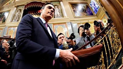 Pedro Sánchez sube al atril del Congreso para exponer su programa de investidura Pedro Sánchez sube al atril del Congreso para exponer su programa de investidura