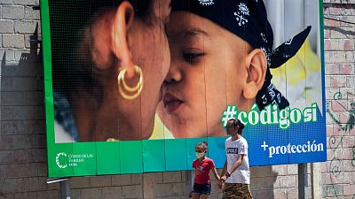 Una valla que hace campaña por el 'sí' en el referéndum sobre el código de familia, en La Habana