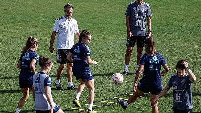 Entrenamiento de la selección femenina de fútbol en Las Rozas