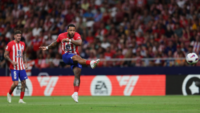 Un golazo de Depay tira abajo la resistencia del Granada ante el Atlético Un golazo de Depay tira abajo la resistencia del Granada ante el Atlético