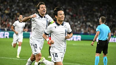 Salzburg - Real Sociedad. Oyarzabal y Kubo celebran un gol