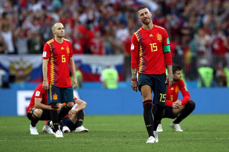 Ramos e Iniesta tras quedar eliminados ante Rusia en los octavos del Mundial 2018.