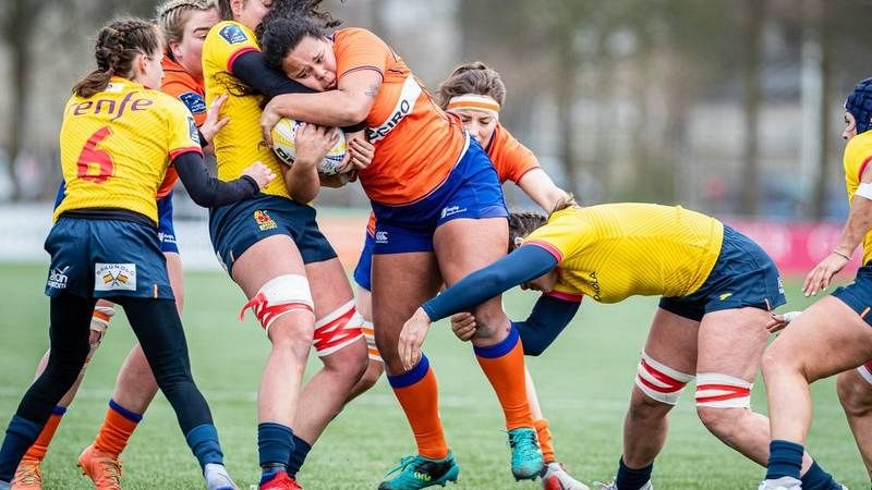 Imagen del encuentro entre las selecciones femeninas de rugby XV de Espaa y Pases Bajos.