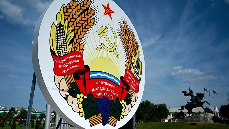 Un escudo de Transnistria, la región separatista prorrusa de Moldavia
