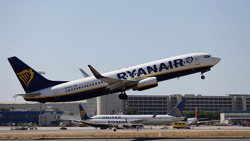 Un avión de Ryanair despega en el aeropuerto de Palma