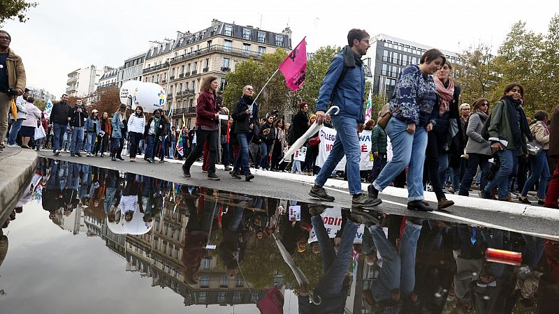 Un grupo acude a la manifestación de París este jueves