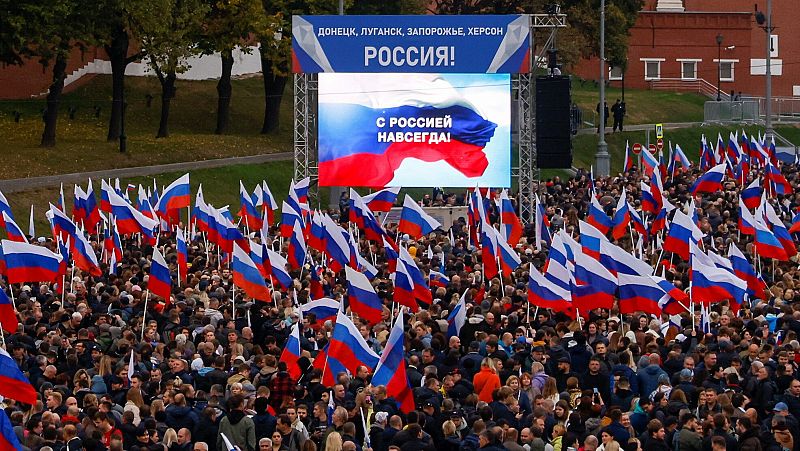 La población rusa celebra la anexión de Donetsk, Lugansk, Zaporiyia y Jersón