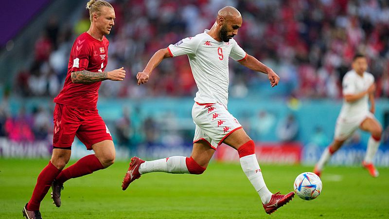 Mundial Qatar 2022 | Dinamarca - Túnez: Jebali, con el balón Mundial Qatar 2022 | Dinamarca - Túnez: Jebali, con el balón