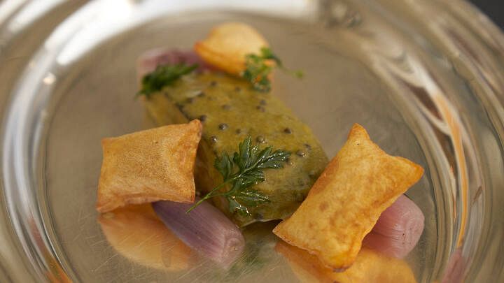 Receta de lenguado cítrico con patatas suflé y caviar