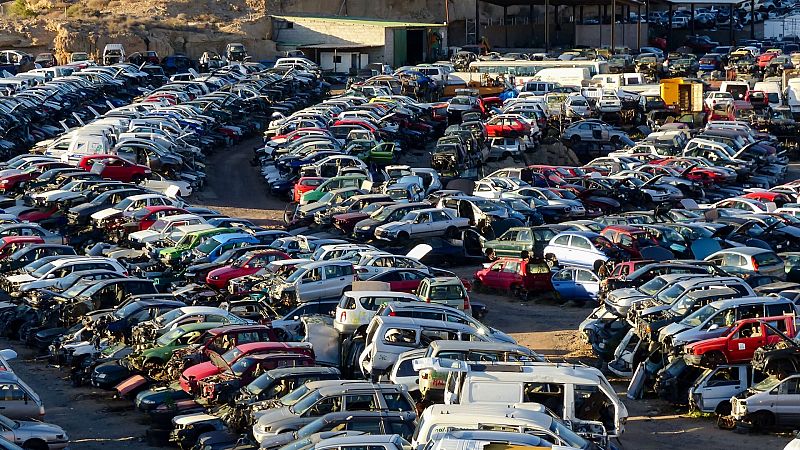 La demanda de piezas en los desguaces se dispara por la inflación y la caída de ventas de coches nuevos