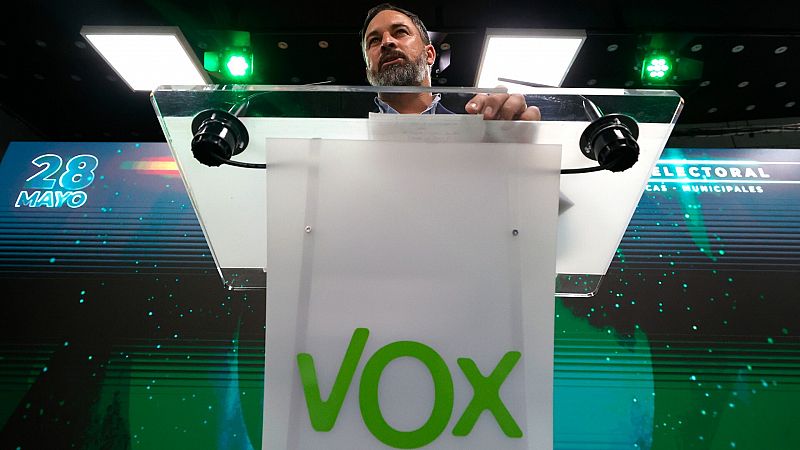 El líder de VOX Santiago Abascal comparece ante la prensa para comentar los resultados electorales, este domingo en Madrid