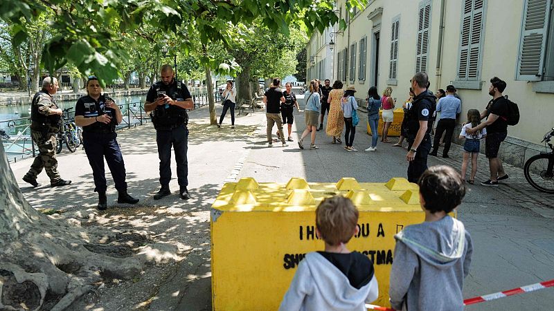 Varios heridos, la mayoría de ellos niños, en un ataque con cuchillo en un parque de Annecy, Francia