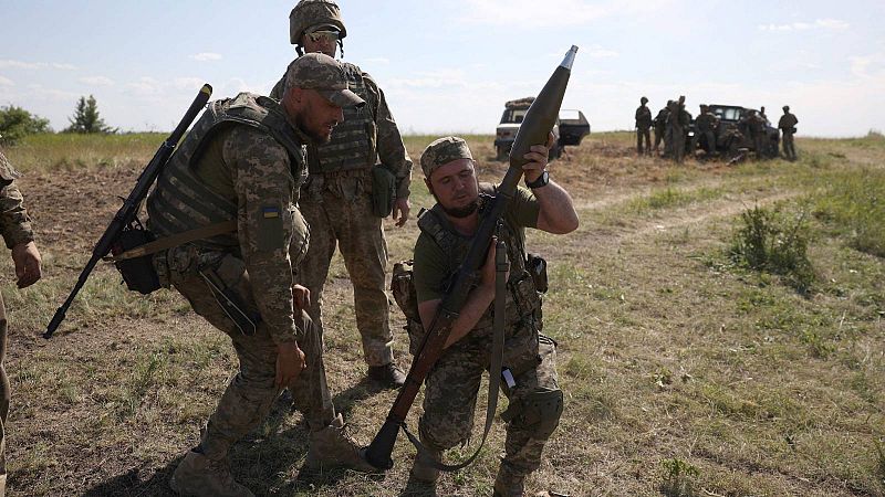 Soldados armados en la línea de frente de Donetsk