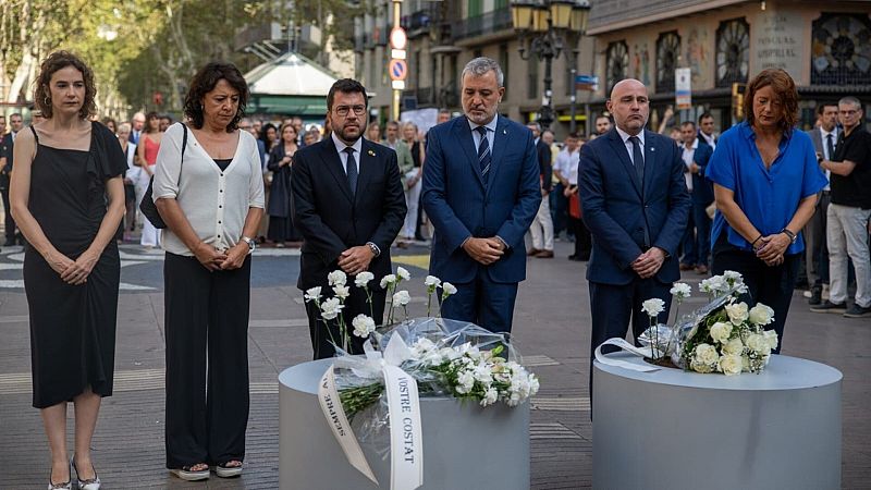 Minuto de silencio de las autoridades en el sexto aniversario del 17A Minuto de silencio de las autoridades en el sexto aniversario del 17A