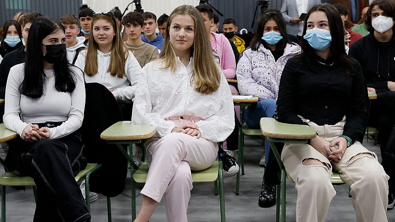 Imagen de archivo de la princesa Leonor (c) en una Jornada sobre Juventud y Ciberseguridad