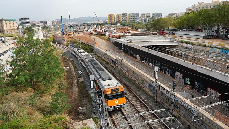 Vista gneral de las líneas d eRodalies a su paso por la estación de La Sagrera