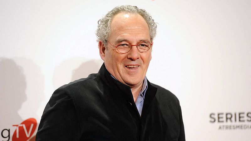 Lotería de Navidad: el actor Carlos Olalla en la presentación del último capítulo de la serie El Tiempo entre Costuras, el 20 de enero de 2014 Lotería de Navidad: el actor Carlos Olalla en la presentación del último capítulo de la serie El Tiempo entre Costuras, el 20 de enero de 2014