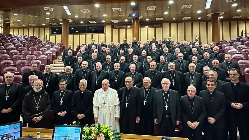 El papa evita "tirar de las orejas" a los obispos españoles en el Vaticano tras el informe de abusos sexuales en la Iglesia