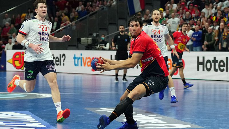 Dani Dujshebaev se dispone a marcar en el España - Noruega del Mundial de balonmano Dani Dujshebaev se dispone a marcar en el España - Noruega del Mundial de balonmano
