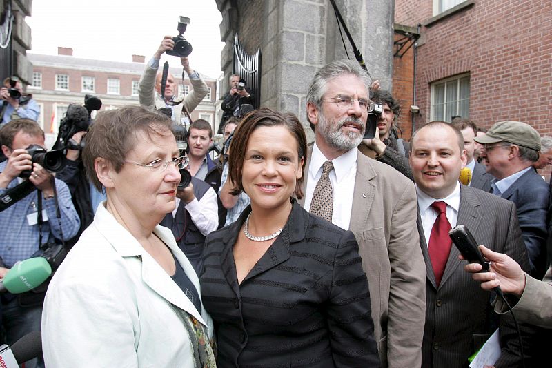 Gerry Adams con los medios tras conocer el No de Irlanda al Tratado de Lisboa