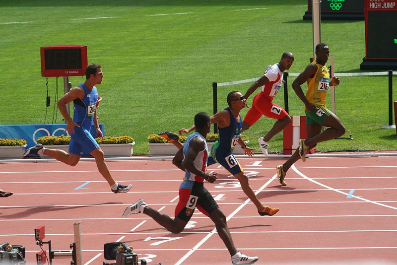 Usain Bolt se impone con autoridad en su serie