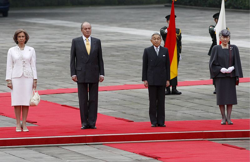 LOS REYES DE ESPAÑA, JUAN CARLOS Y SOFIA SE REÚNEN CON EL EMPERADOR DEL JAPÓN, AKIHITO Y LA EMPERATRIZ MICHIKO