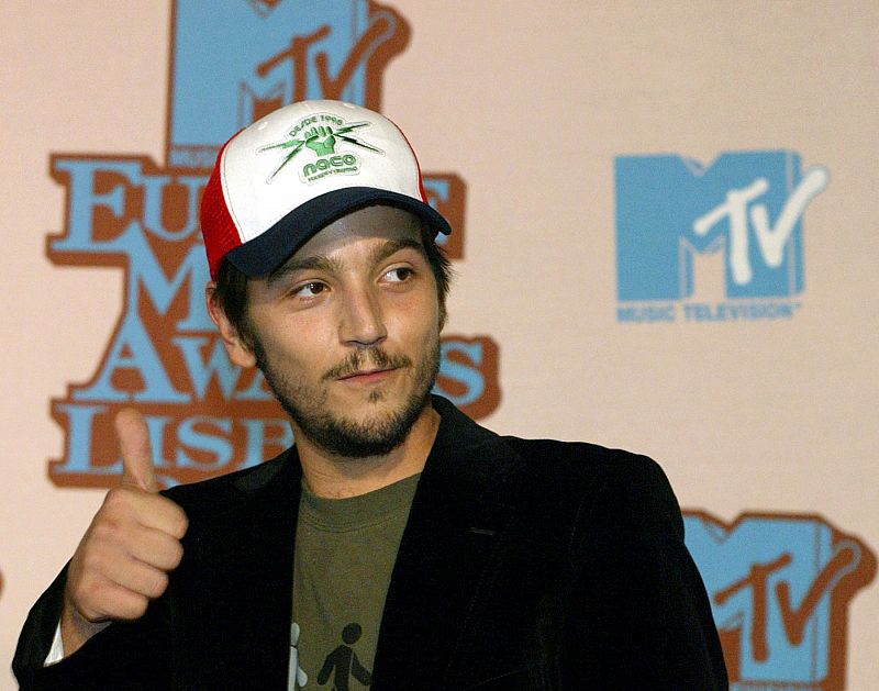 Mexican actor Luna arrives at the MTV 2005 Europe Music Awards in Lisbon