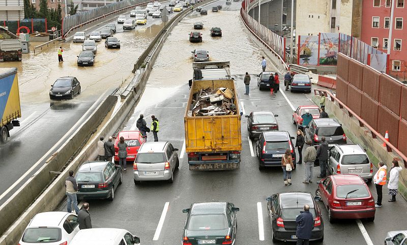 El Gobierno vasco ha tenido que habilitar un by-pass para reestablecer la circulación.