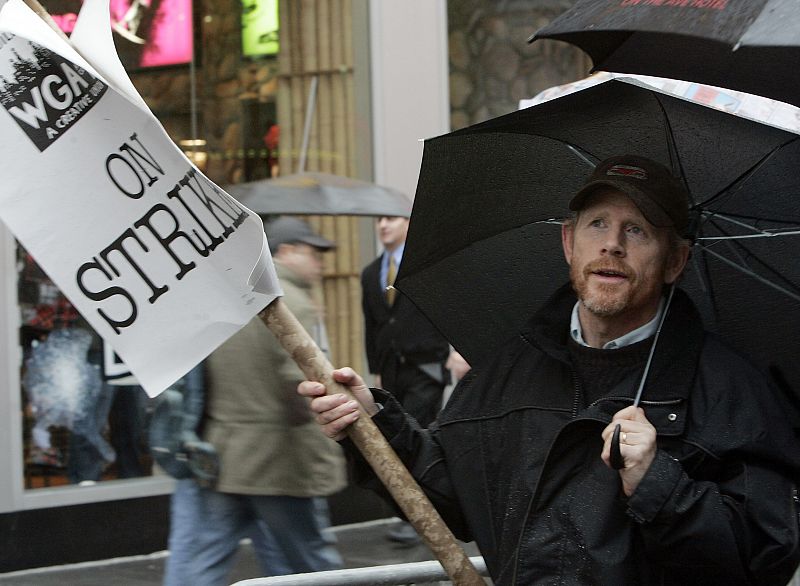 Howard participa en una manifestación de piquetes en Times Square (Nueva York), durante la huelga de guionistas de 2007