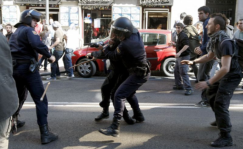 Enfrentamientos entre policías y estudiantes
