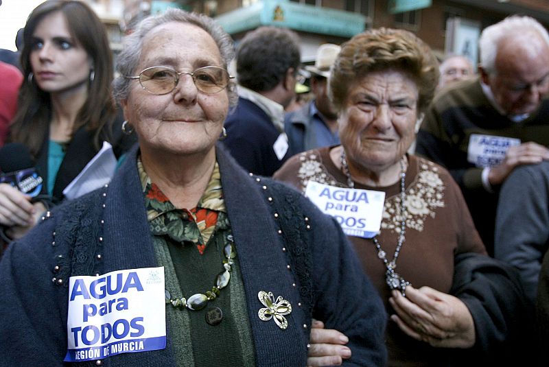 CIENTOS DE MILES DE PERSONAS SE MANIFIESTAN EN MURCIA A FAVOR DEL TRASVASE