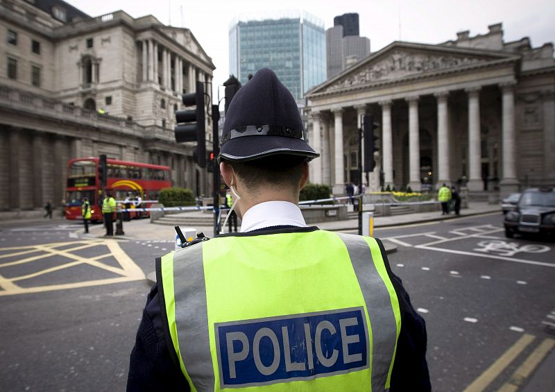 Estrictas medidas de seguridad en 'La City' de Londres.