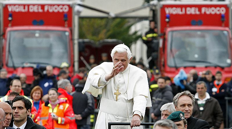 Benedicto XVI en L'Aquila