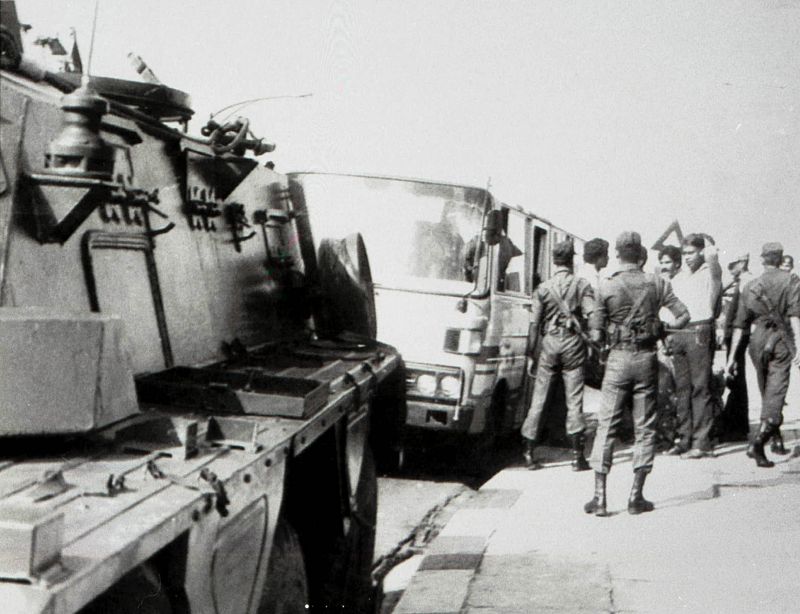 Las tropas de Sri Lanka hacen registros en las proximidades de la capital, Colombo, para evitar atentados de la guerrilla (1986)