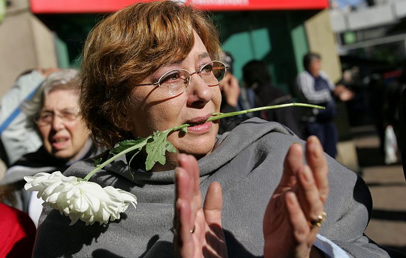 BENEDETTI INICIÓ SU ÚLTIMO PASEO POR MONTEVIDEO CAMINO DEL CEMENTERIO