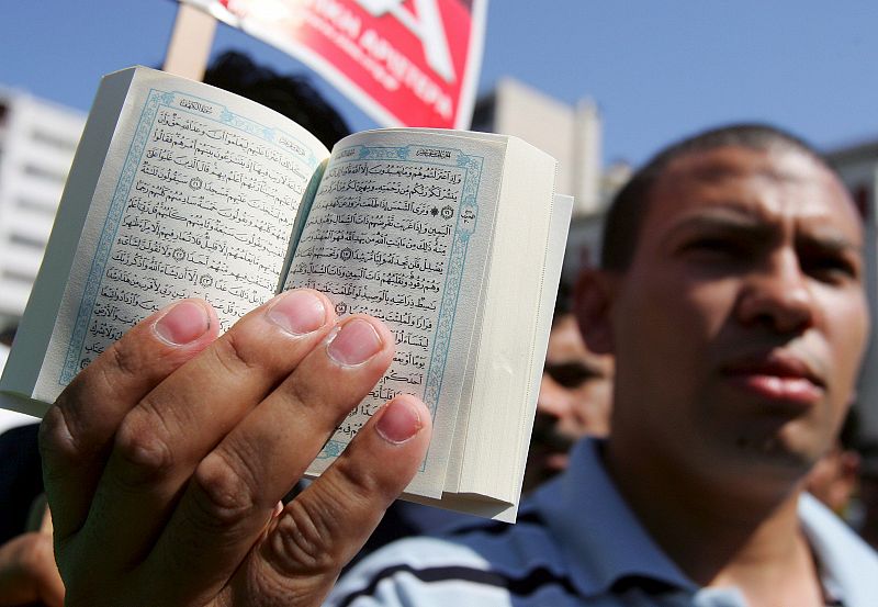 ENFRENTAMIENTOS ENTRE INMIGRANTES MUSULMANES Y LA POLICÍA EN ATENAS