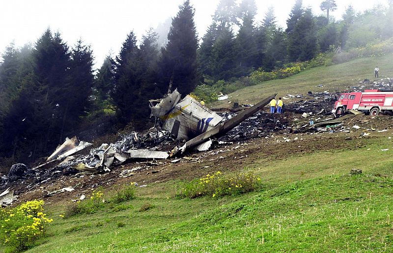 Pero el dolor de las familias no solo se vio acrecentado por la sospecha de que el accidente se podría haber evitado si hubieran viajado en aviones más seguros. Pronto comenzaron a temer que sus hijos, hermanos y esposos no habían sido identificados