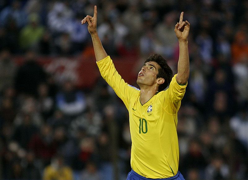 El Madrid cerró el fichaje de Kaká mientras el jugador estaba en Brasil con su selección.
